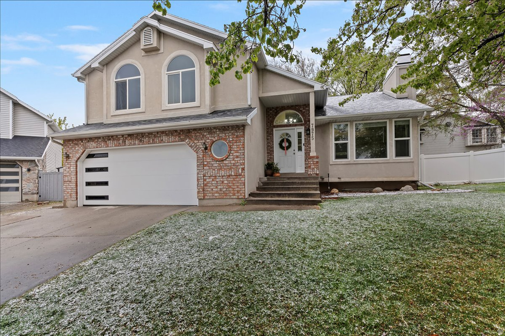 7975 S SHOWCASE LN Sandy, UT 84094