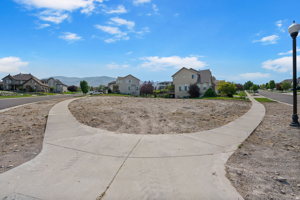 127 W HONEYSUCKLE DR Saratoga Springs, UT 84045