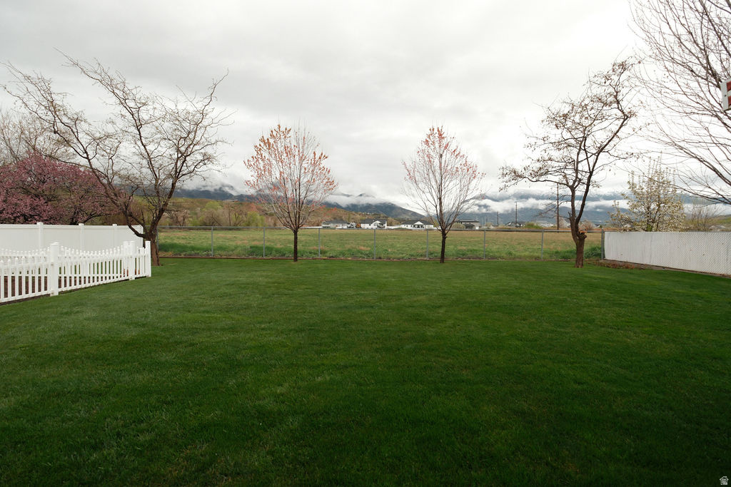 6402 S RAYMOND DR South Weber, UT 84405