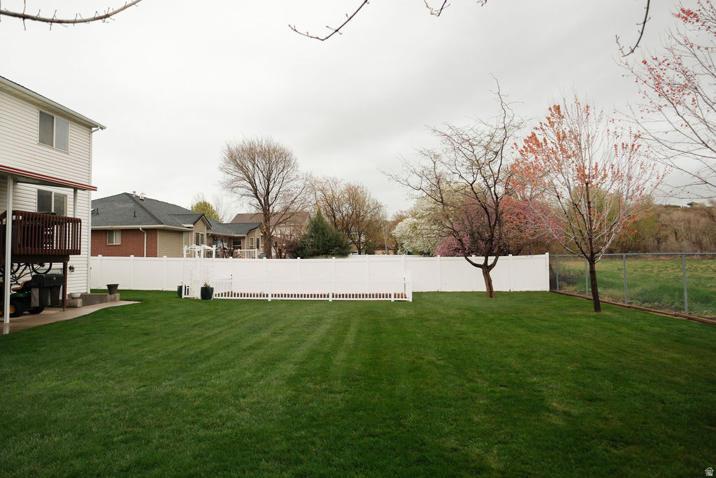 6402 S RAYMOND DR South Weber, UT 84405