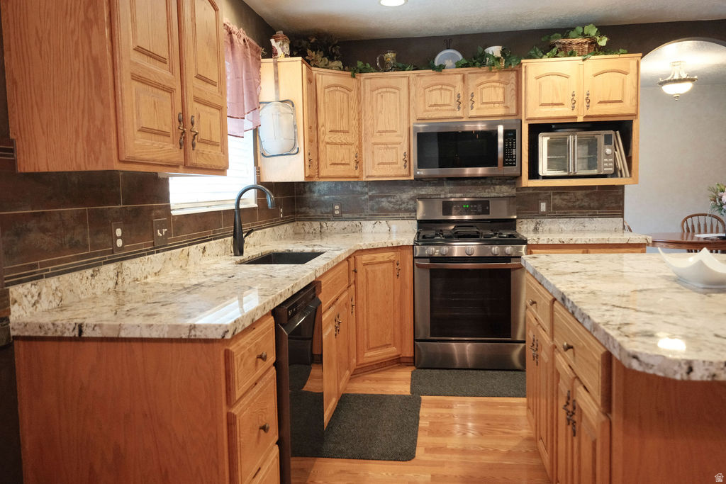 6402 S RAYMOND DR South Weber, UT 84405