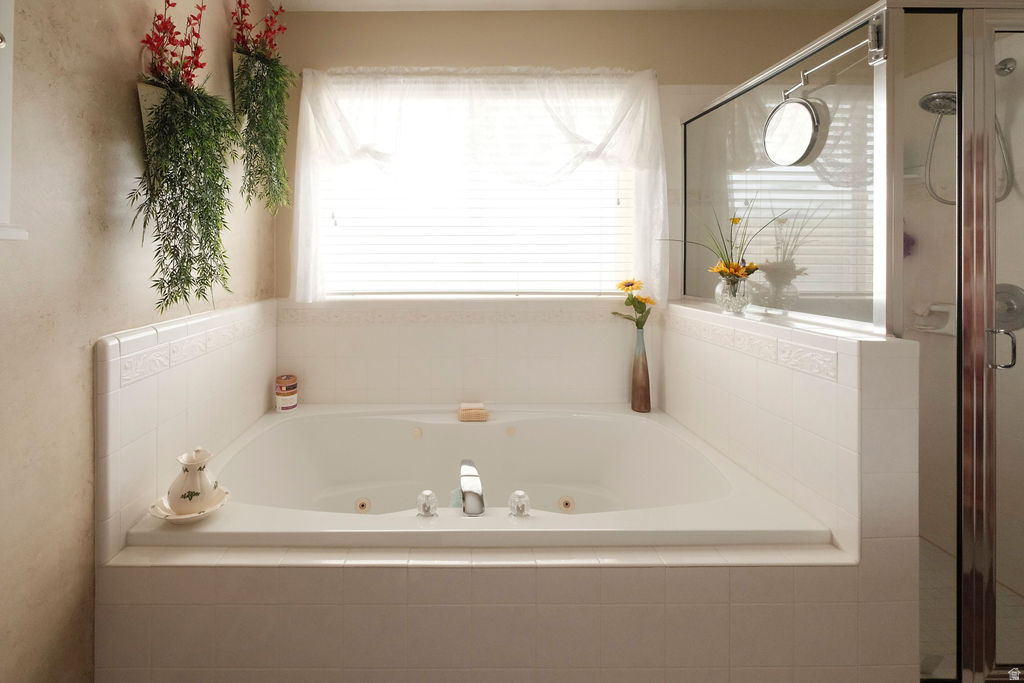 6402 S RAYMOND DR South Weber, UT 84405