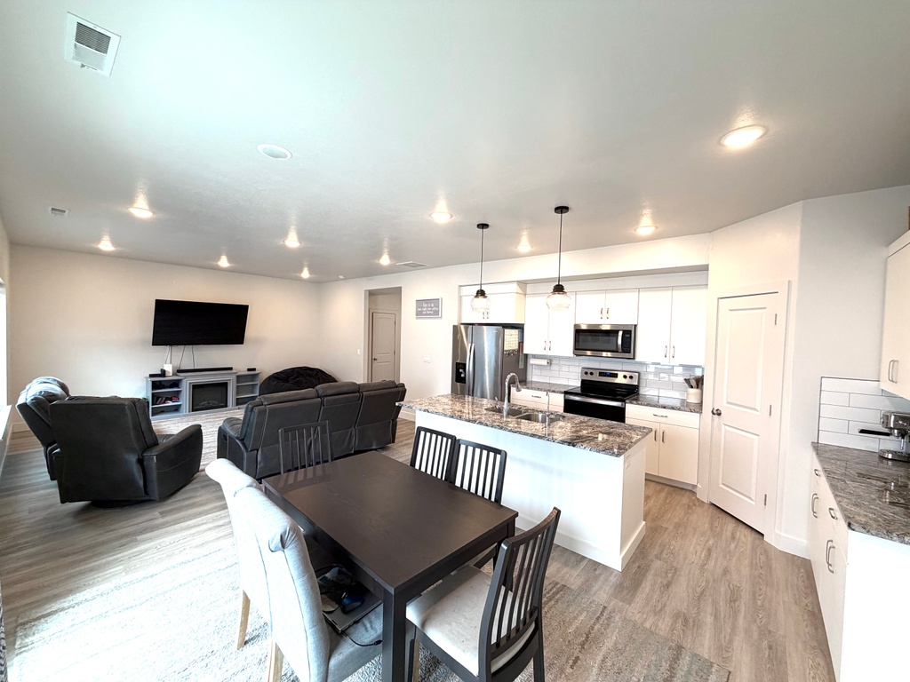 416 S 1440 E Hyrum, UT 84319