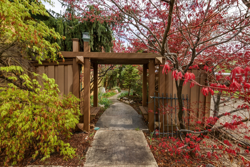 1991 S STATE ST Springville, UT 84663