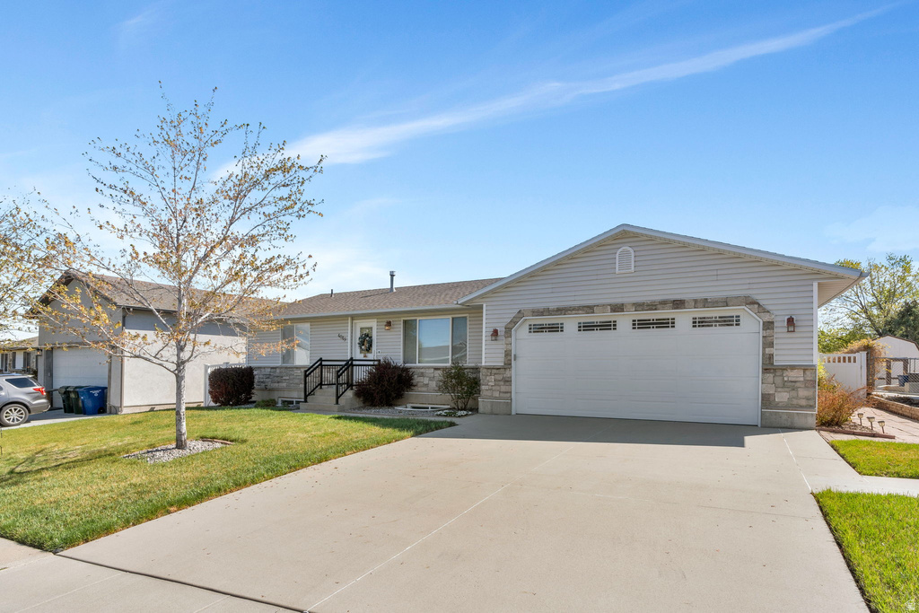 4049 S CASTLE VIEW DR West Valley City, UT 84128