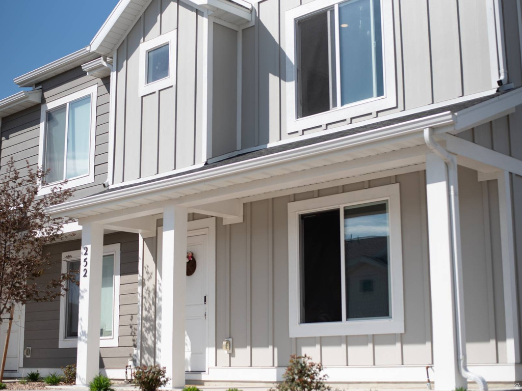 252 N SALTY LN Saratoga Springs, UT 84045