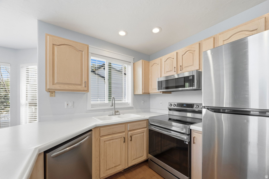 7910 S PEAR TREE CIR Sandy, UT 84094