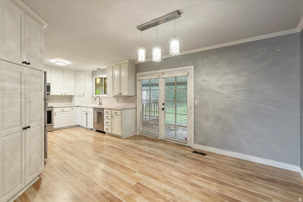 2196 E THISTLEWOOD WAY Sandy, UT 84092