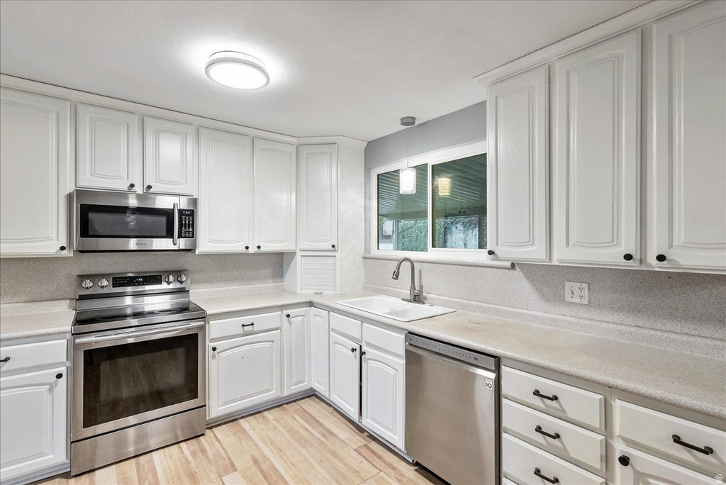 2196 E THISTLEWOOD WAY Sandy, UT 84092