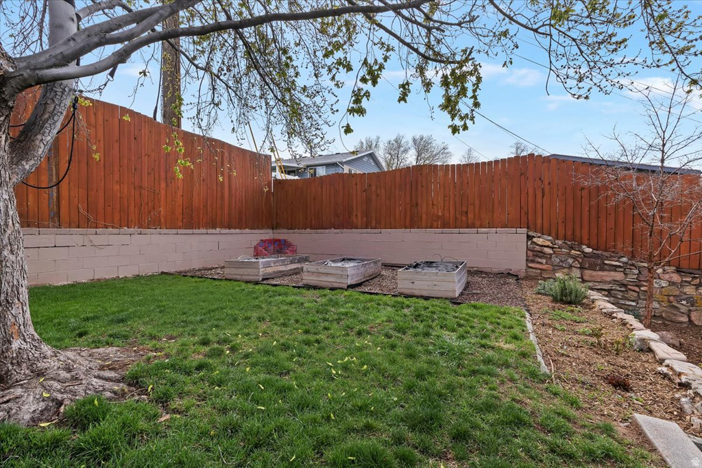 2015 S LAURELHURST DR Salt Lake City, UT 84108