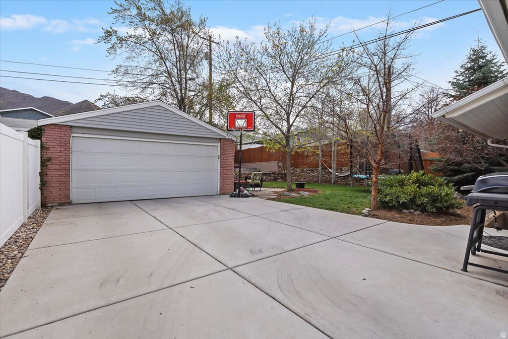 2015 S LAURELHURST DR Salt Lake City, UT 84108