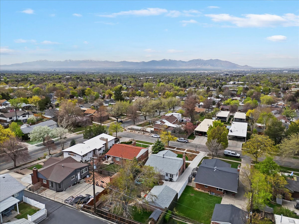 2015 S LAURELHURST DR Salt Lake City, UT 84108