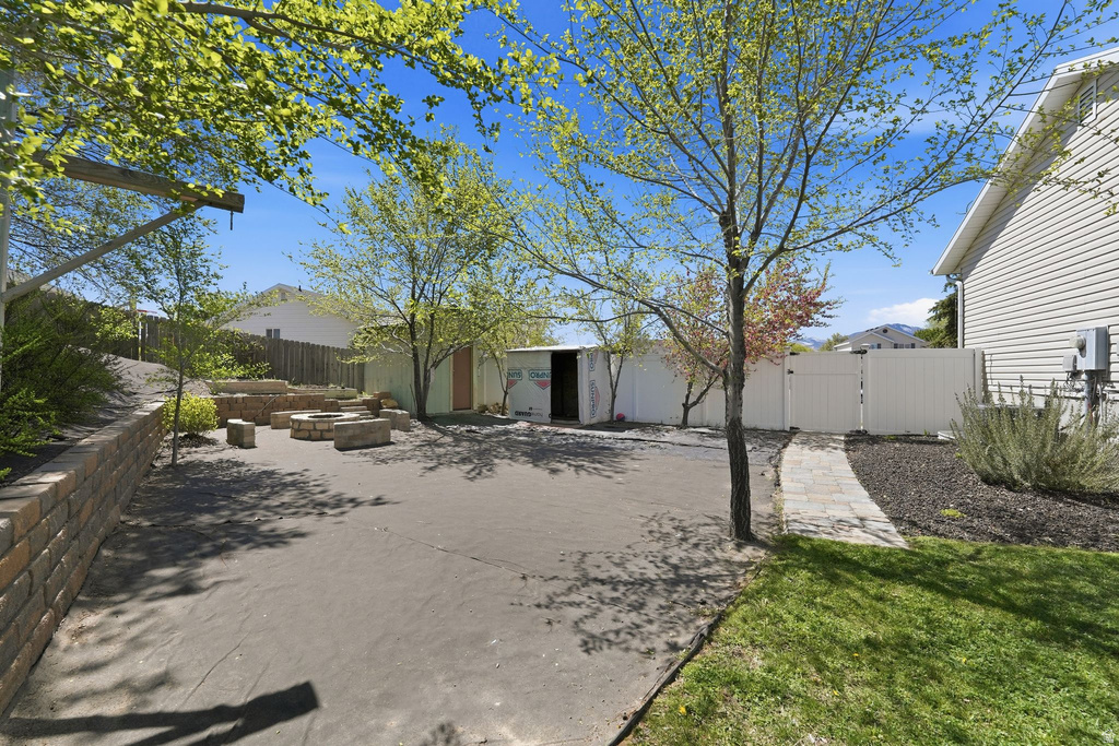 5893 S ALPINE CREST CIR Salt Lake City, UT 84118