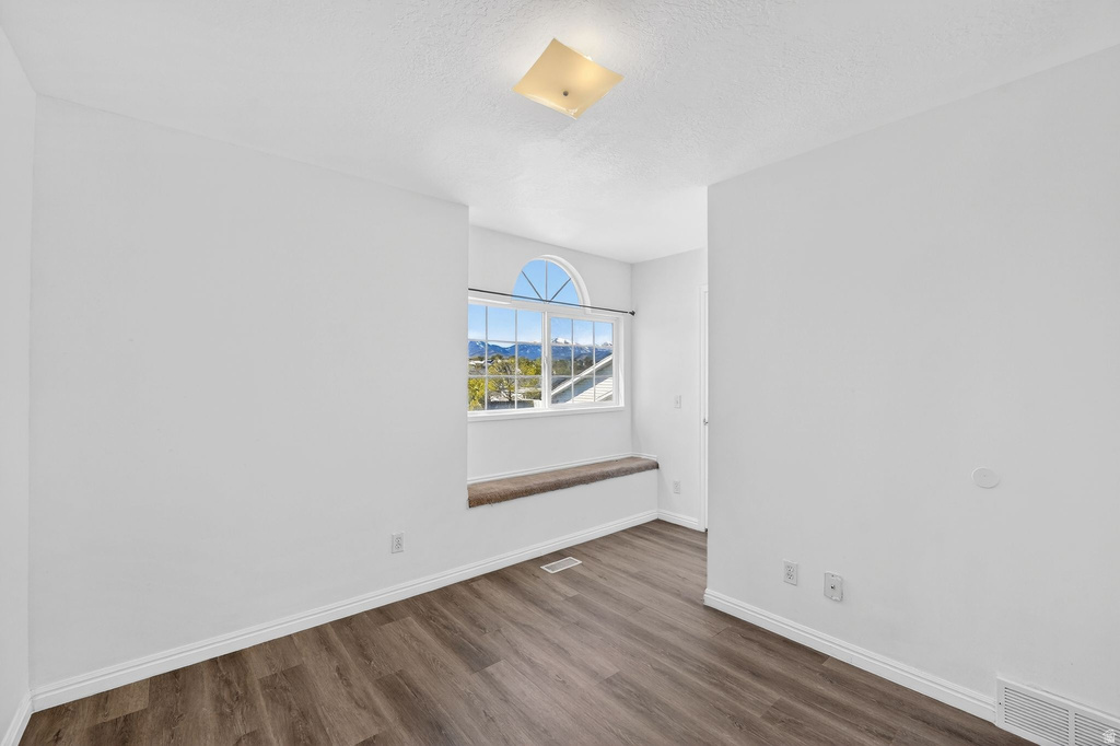 5893 S ALPINE CREST CIR Salt Lake City, UT 84118