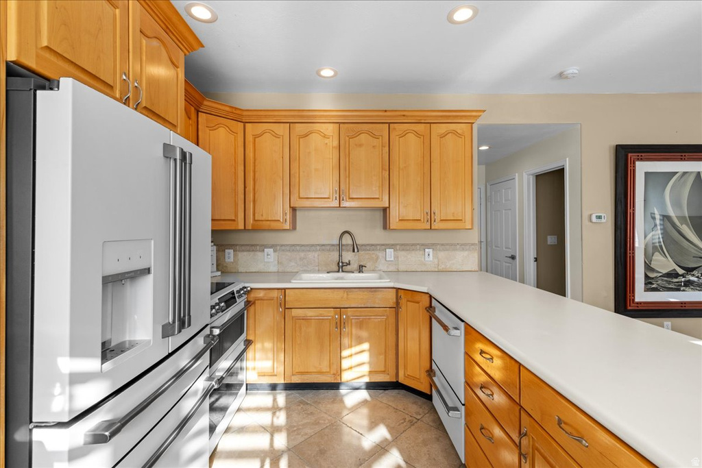 7824 S SEQUOIA TREE LN Sandy, UT 84094