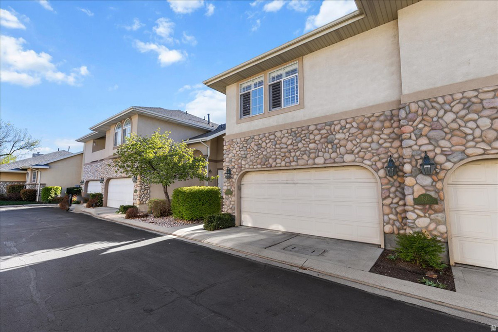 7824 S SEQUOIA TREE LN Sandy, UT 84094