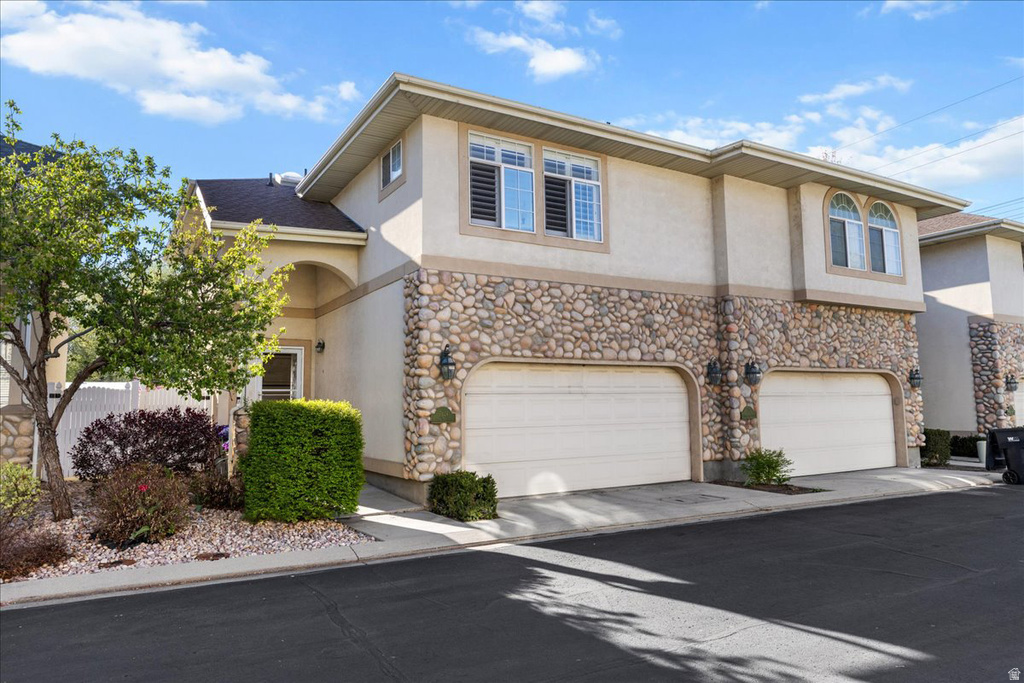 7824 S SEQUOIA TREE LN Sandy, UT 84094