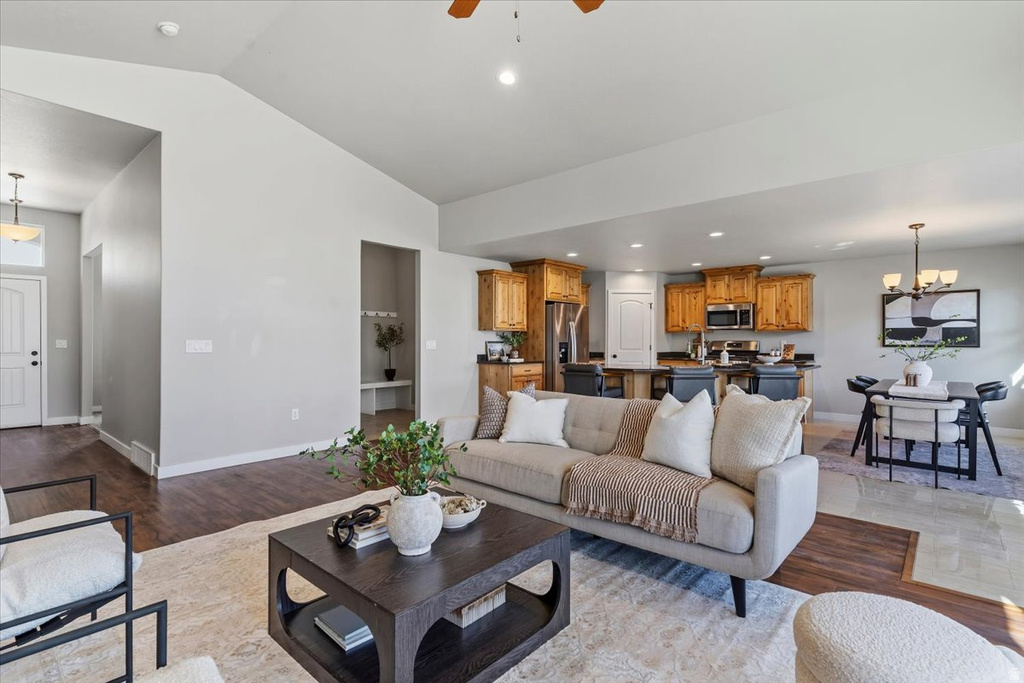 343 E 6725 S South Weber, UT 84405