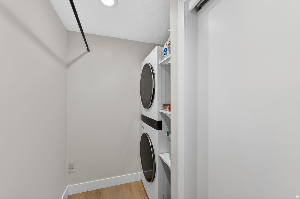 1624 E WOOD GLEN RD Sandy, UT 84092