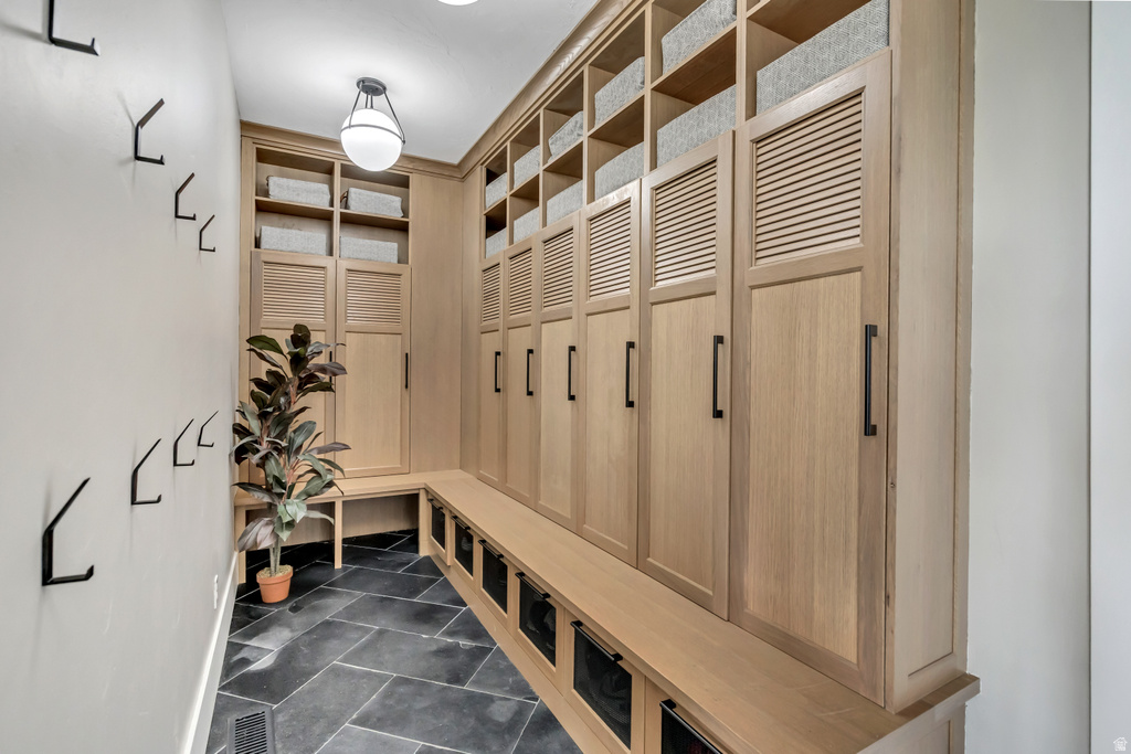 5843 W CENTURY HEIGHTS DR Highland, UT 84003