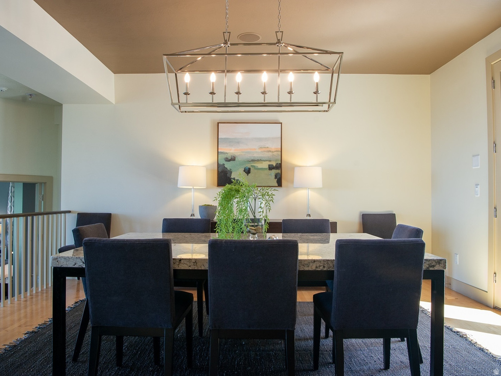 4925 S MOUNTAIN LN Salt Lake City, UT 84124