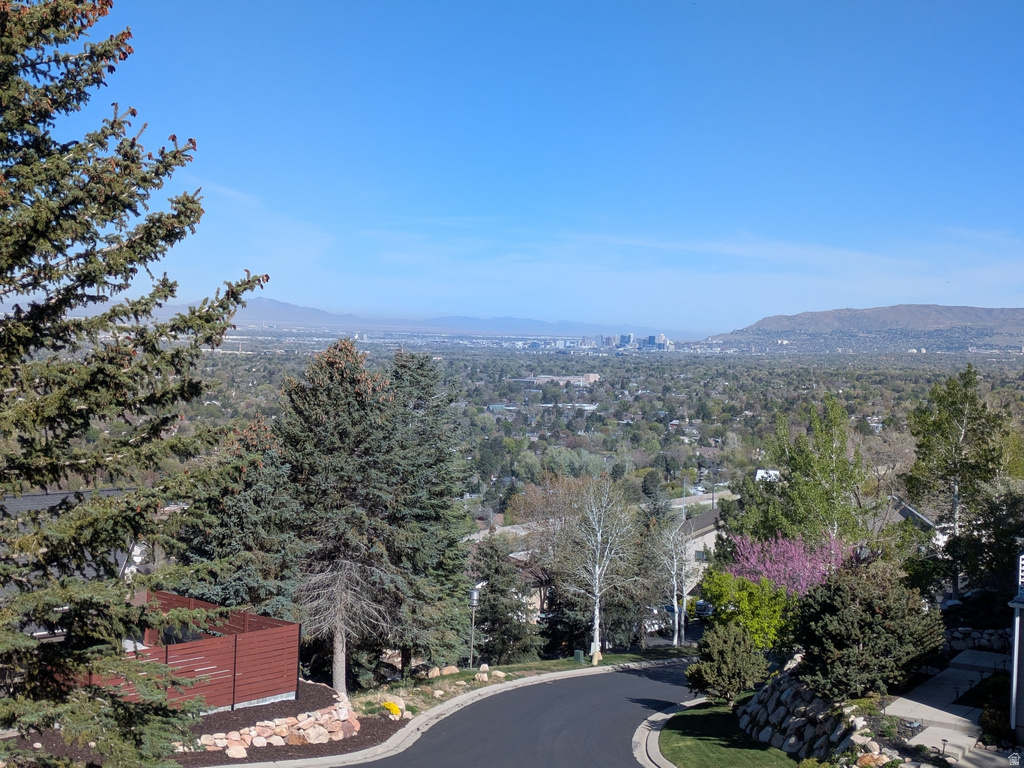 4925 S MOUNTAIN LN Salt Lake City, UT 84124