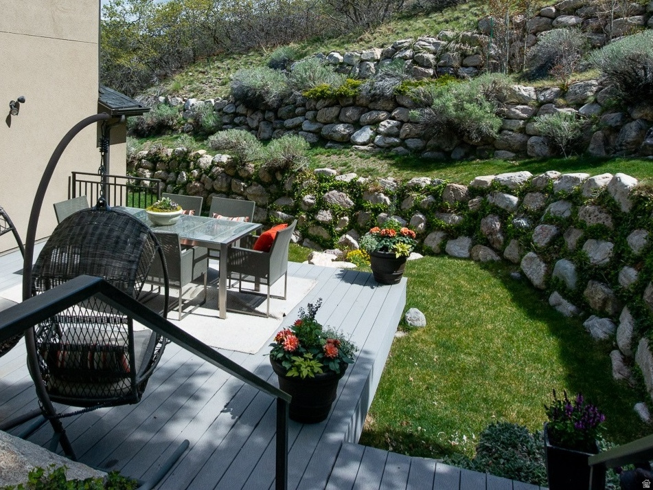 4925 S MOUNTAIN LN Salt Lake City, UT 84124