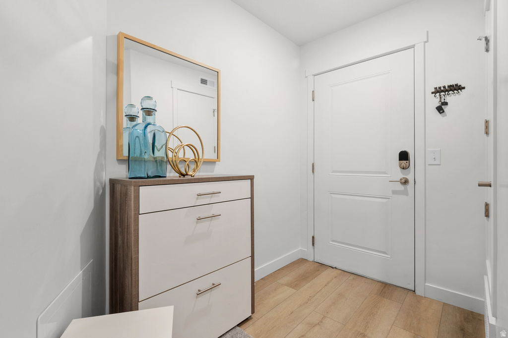 8355 S SKY MIRROR LN #M102 Midvale, UT 84047