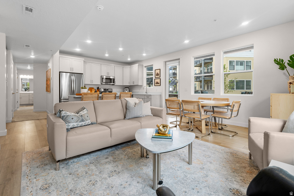 8355 S SKY MIRROR LN #M102 Midvale, UT 84047