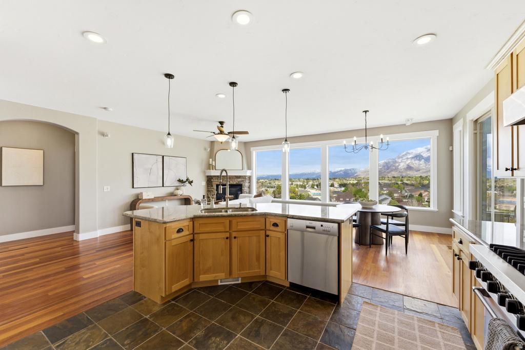 2045 E ROCKLIN DR Sandy, UT 84092