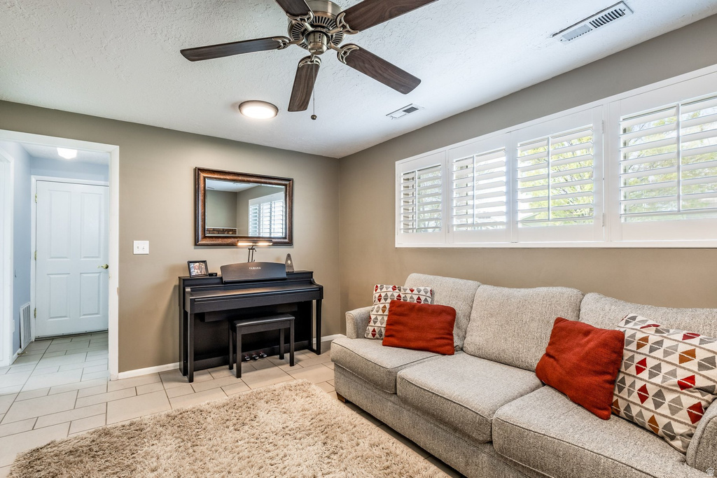 5548 S 2950 W Roy, UT 84067