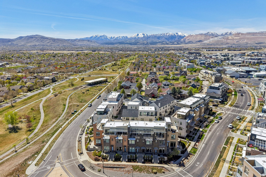 11271 S HIGH CREST LN South Jordan, UT 84009