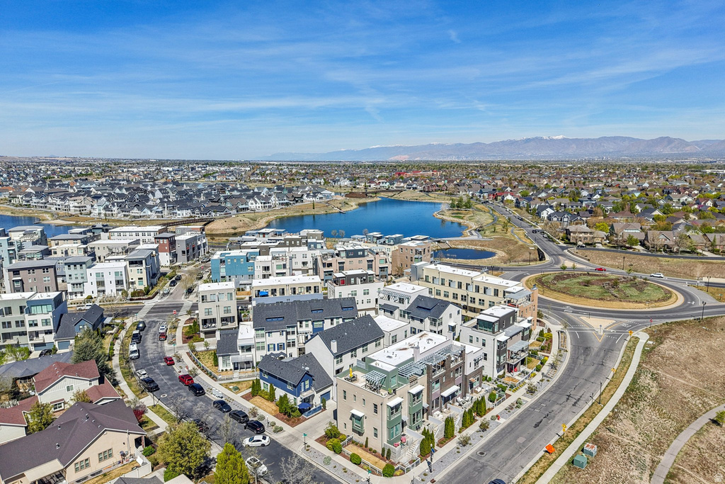 11271 S HIGH CREST LN South Jordan, UT 84009