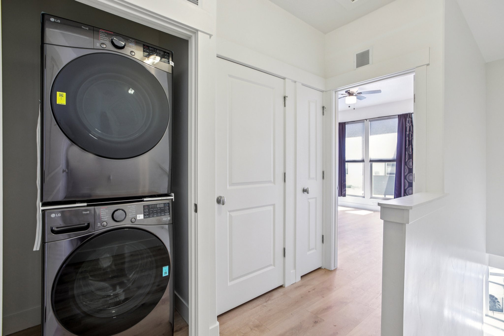 11271 S HIGH CREST LN South Jordan, UT 84009