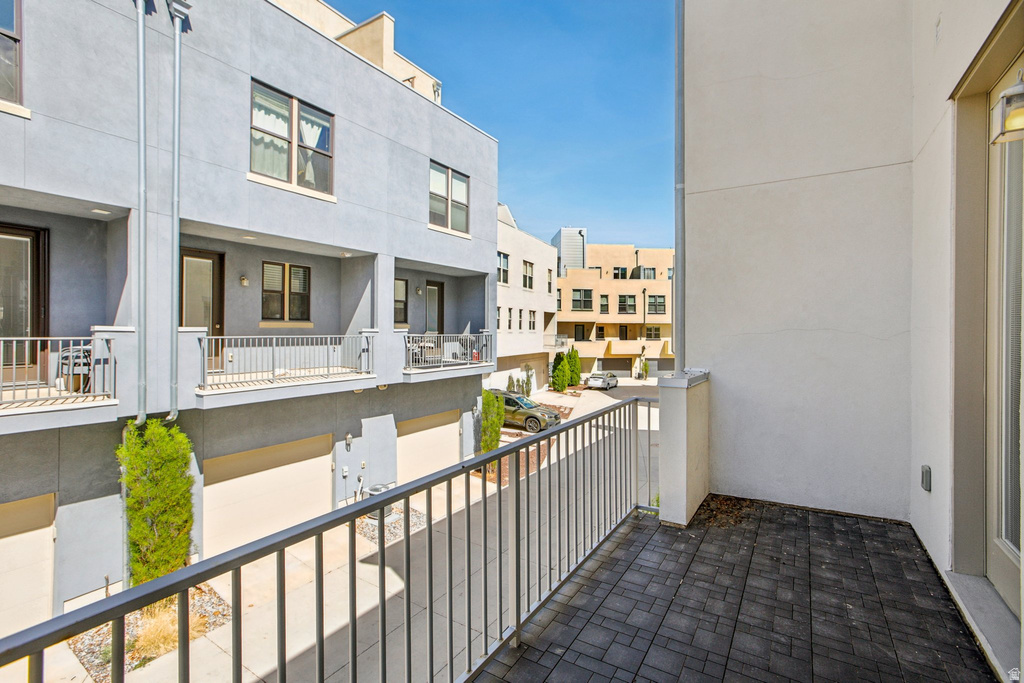 11271 S HIGH CREST LN South Jordan, UT 84009