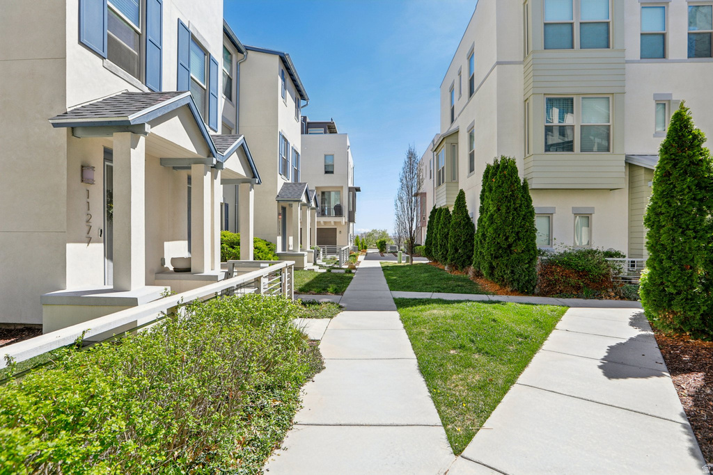 11271 S HIGH CREST LN South Jordan, UT 84009