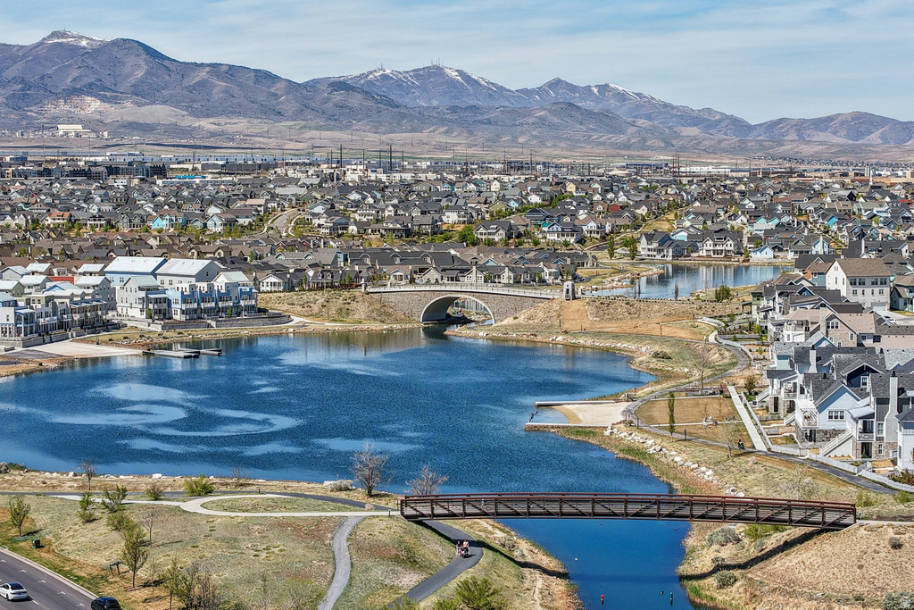 11271 S HIGH CREST LN South Jordan, UT 84009