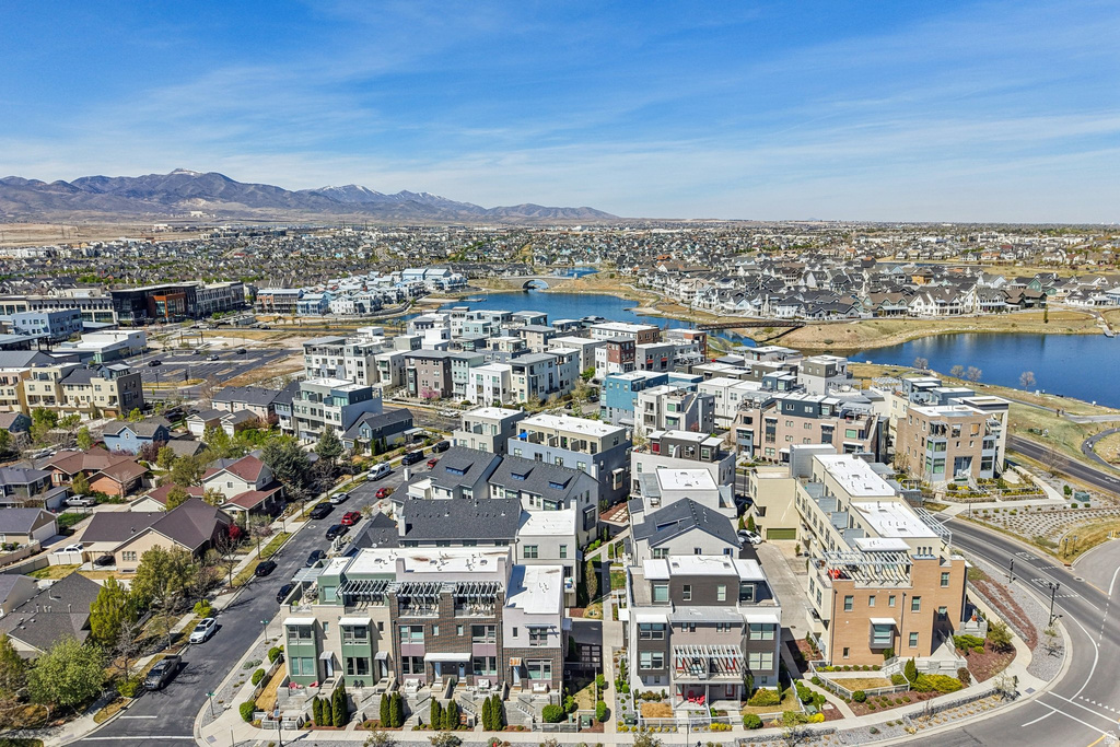 11271 S HIGH CREST LN South Jordan, UT 84009