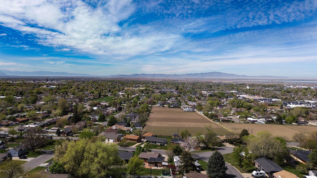 644 CRESTWOOD CIR Bountiful, UT 84010