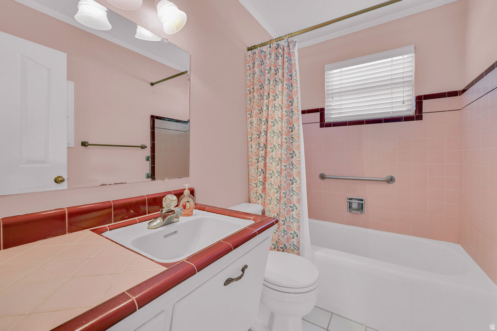 644 CRESTWOOD CIR Bountiful, UT 84010