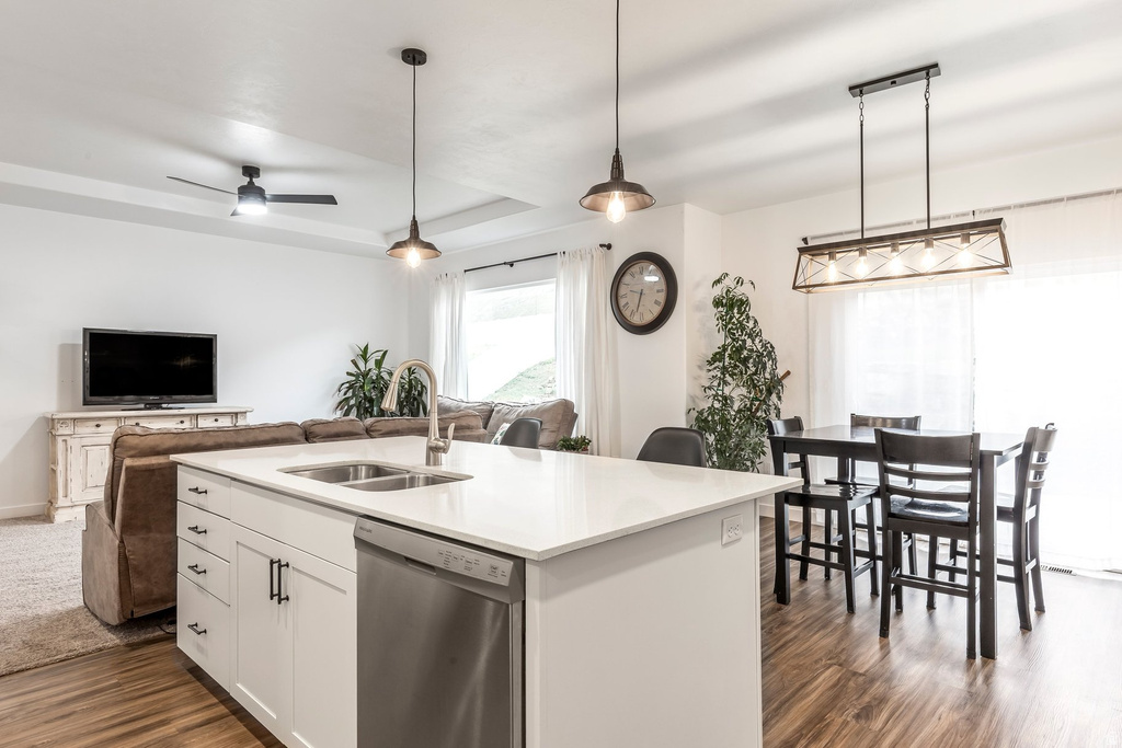 8232 N IRON HORSE DR Tooele, UT 84074