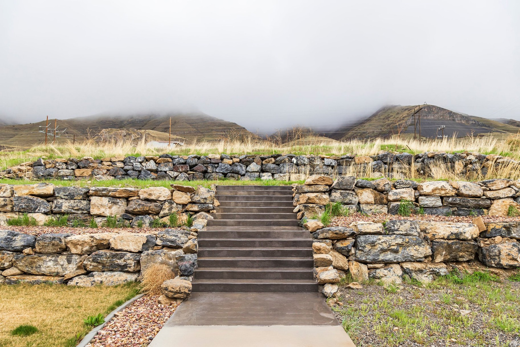 8232 N IRON HORSE DR Tooele, UT 84074
