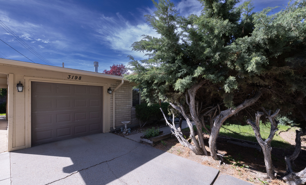 3198 S JULIA LN Magna, UT 84044