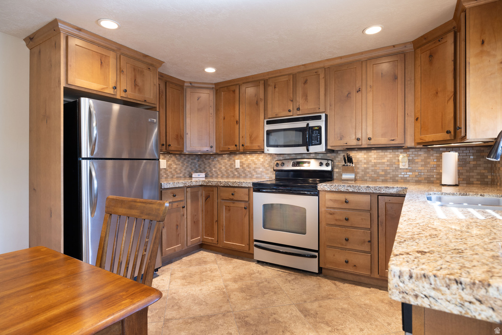 3198 S JULIA LN Magna, UT 84044