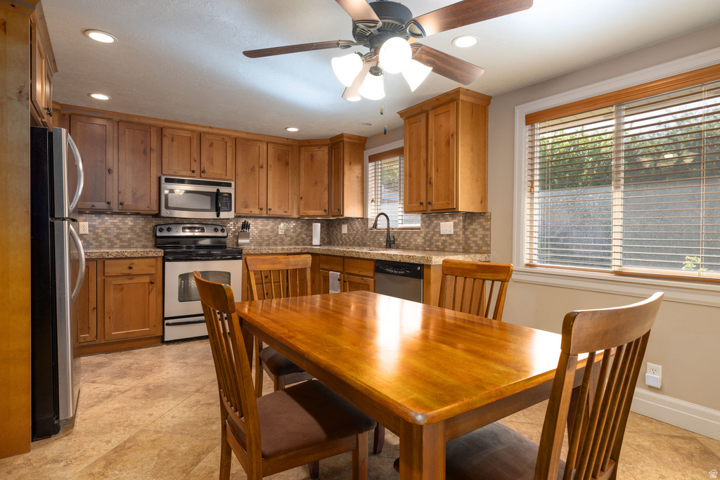 3198 S JULIA LN Magna, UT 84044