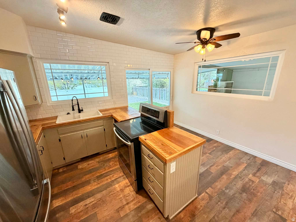 5 S 3RD AVE Helper, UT 84526