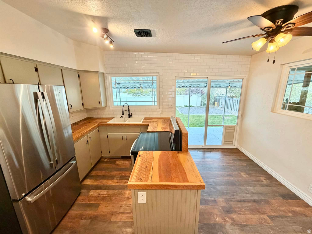 5 S 3RD AVE Helper, UT 84526