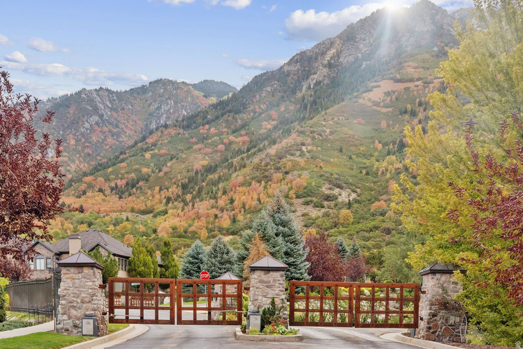 3093 E SCENIC VALLEY LN. LN Sandy, UT 84092