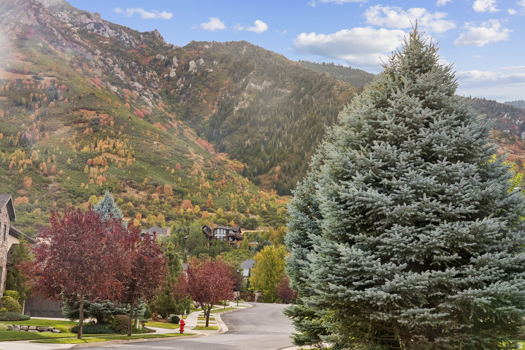 3093 E SCENIC VALLEY LN. LN Sandy, UT 84092