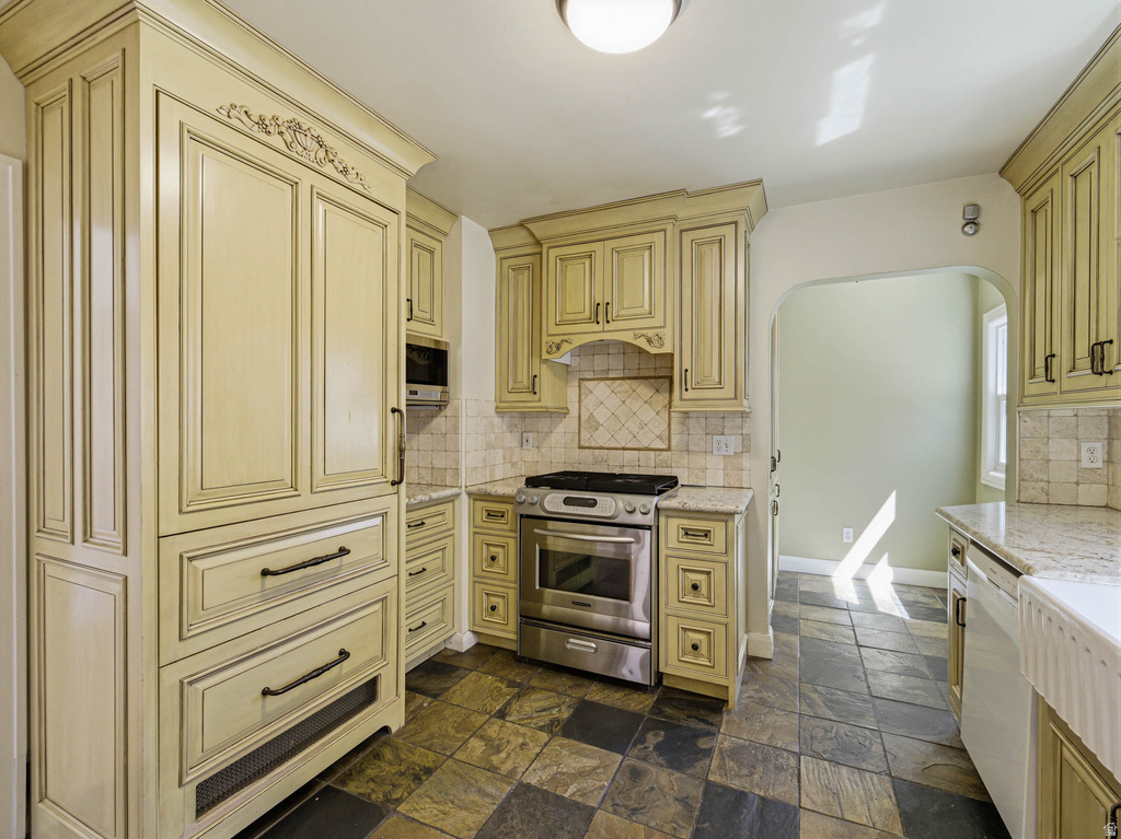 926 S GREENWOOD TERRACE Salt Lake City, UT 84105